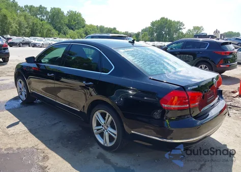 2015 Volkswagen Passat 1.8T Sel Premium from USA, damaged, VIN 1VWCS7A37FC013115